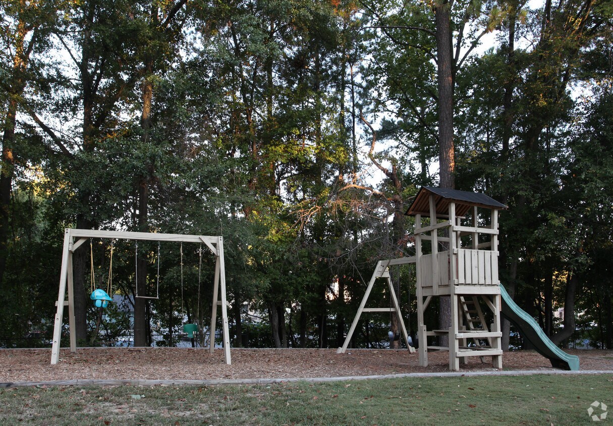 Waverly Manor Apartments in Norcross, GA