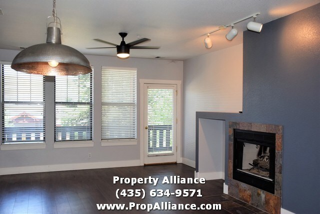 Building Photo - 8450 N Gambel Dr