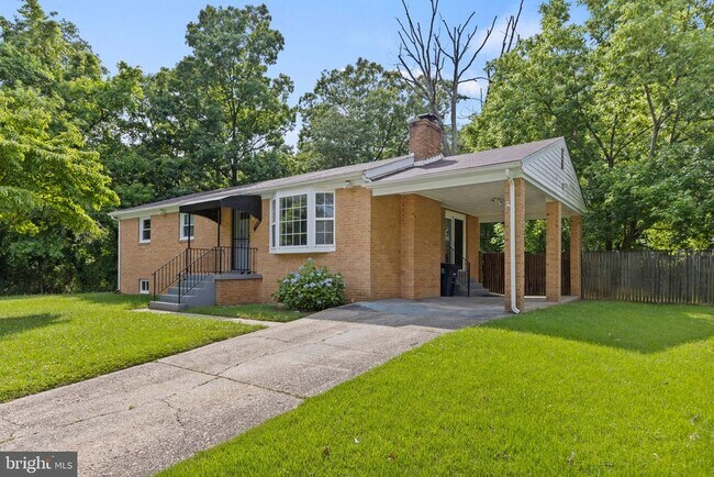 Foto del edificio - 5508 Spruce Dr