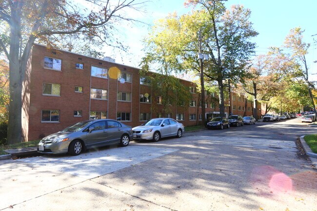 Foto del edificio - 2710 Macomb St NW