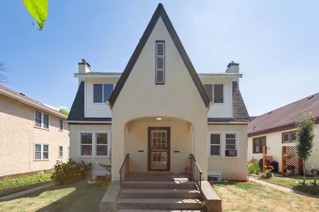 Building Photo - 930 Saint Clair Ave