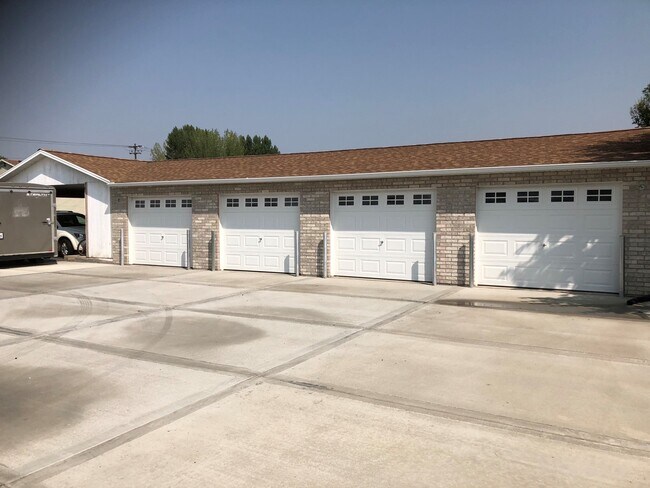 Building Photo - RDF Properties