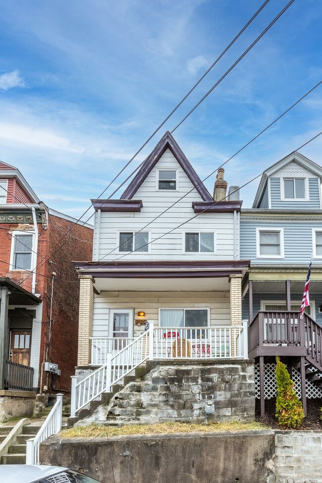 Building Photo - Available JULY 2026 - Spacious 3 Bedroom, 1.5 Bath w/ City Views!