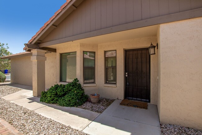 Foto del edificio - Beautifully upgraded 2 Bedroom/2 Bath Home...