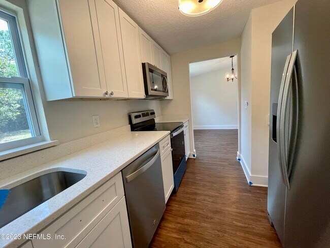 Building Photo - 10867 Bahia Dr