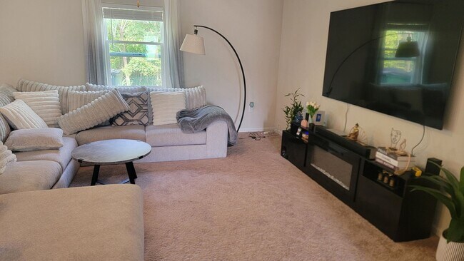 Foto del edificio - Located in Creedmore Hills a 4BR/2.5BA hom...