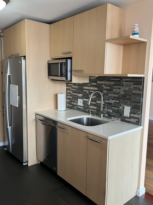 Building Photo - 9060 Palisade Ave