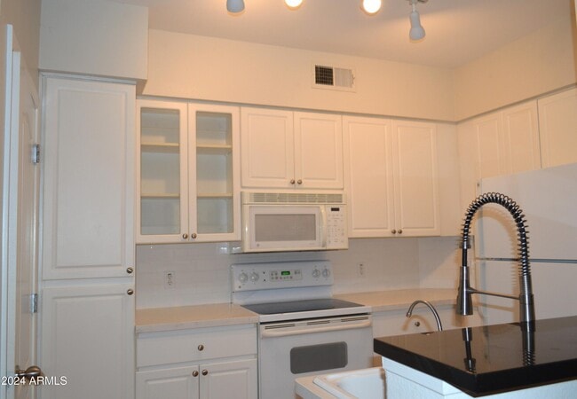 Building Photo - 1701 E Colter St