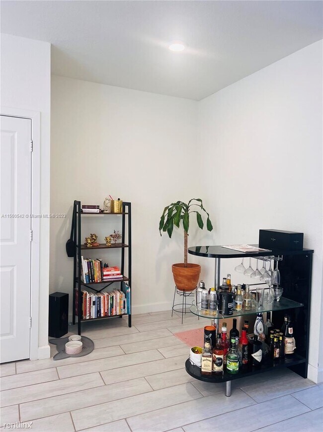Building Photo - 4 br, 3 bath House - 2430 SE 10th Ct