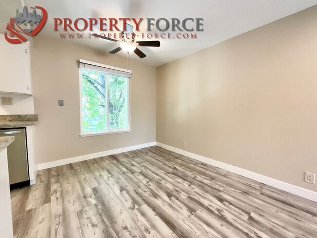 Building Photo - 946 Tamarack Ln