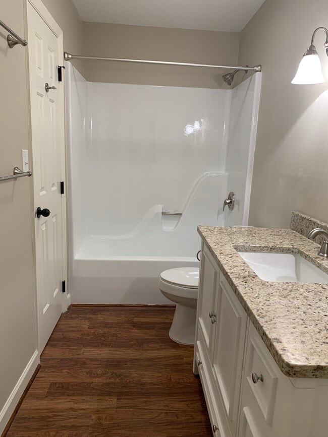 Baño principal - 2756 victory ct