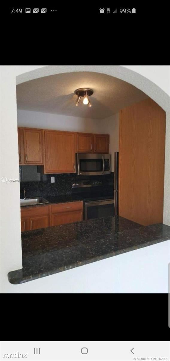 Foto del edificio - 445 SW 11th St