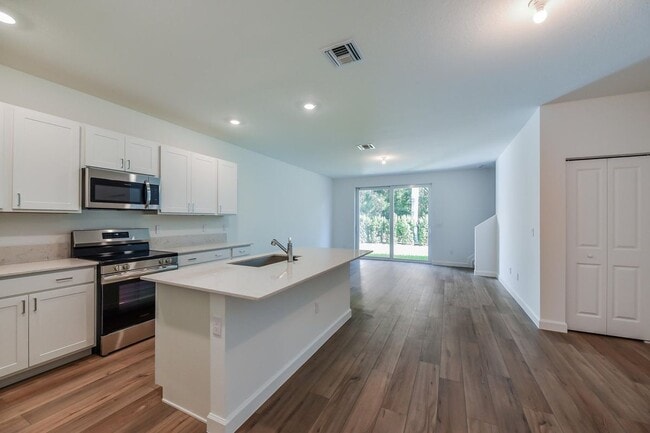 Building Photo - 4531 Hollister Ave