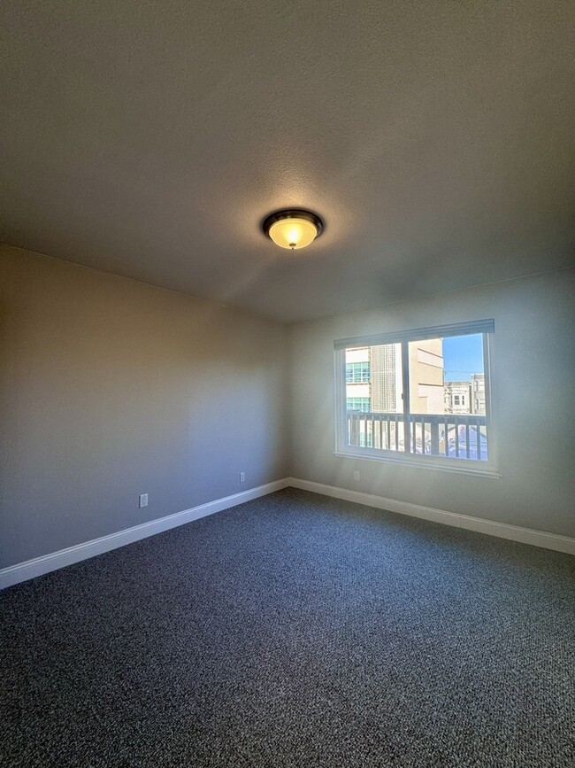 Building Photo - 1 BEDROOM w/Private quiet deck! WALK EVERY...