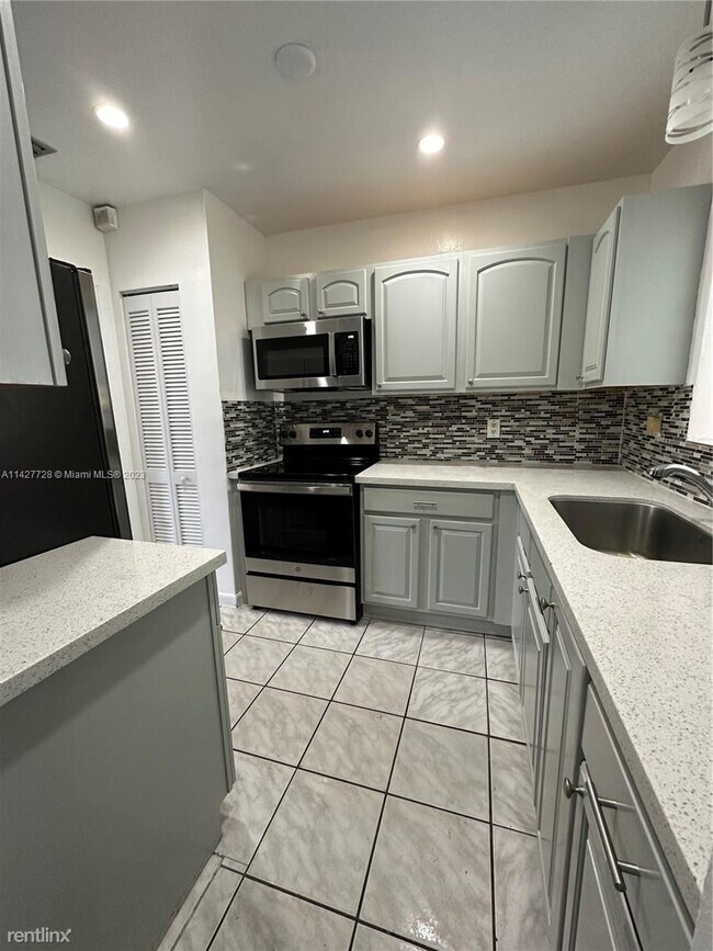 Building Photo - 3 br, 2 bath House - 9450 SW 181st Ter