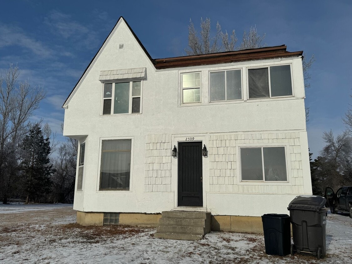 2509 4th St NE, Jamestown, ND 58401 Townhome Rentals in Jamestown ND