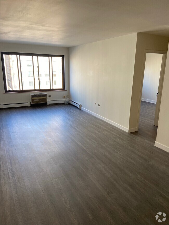 Building Photo - 607 W Wrightwood Ave