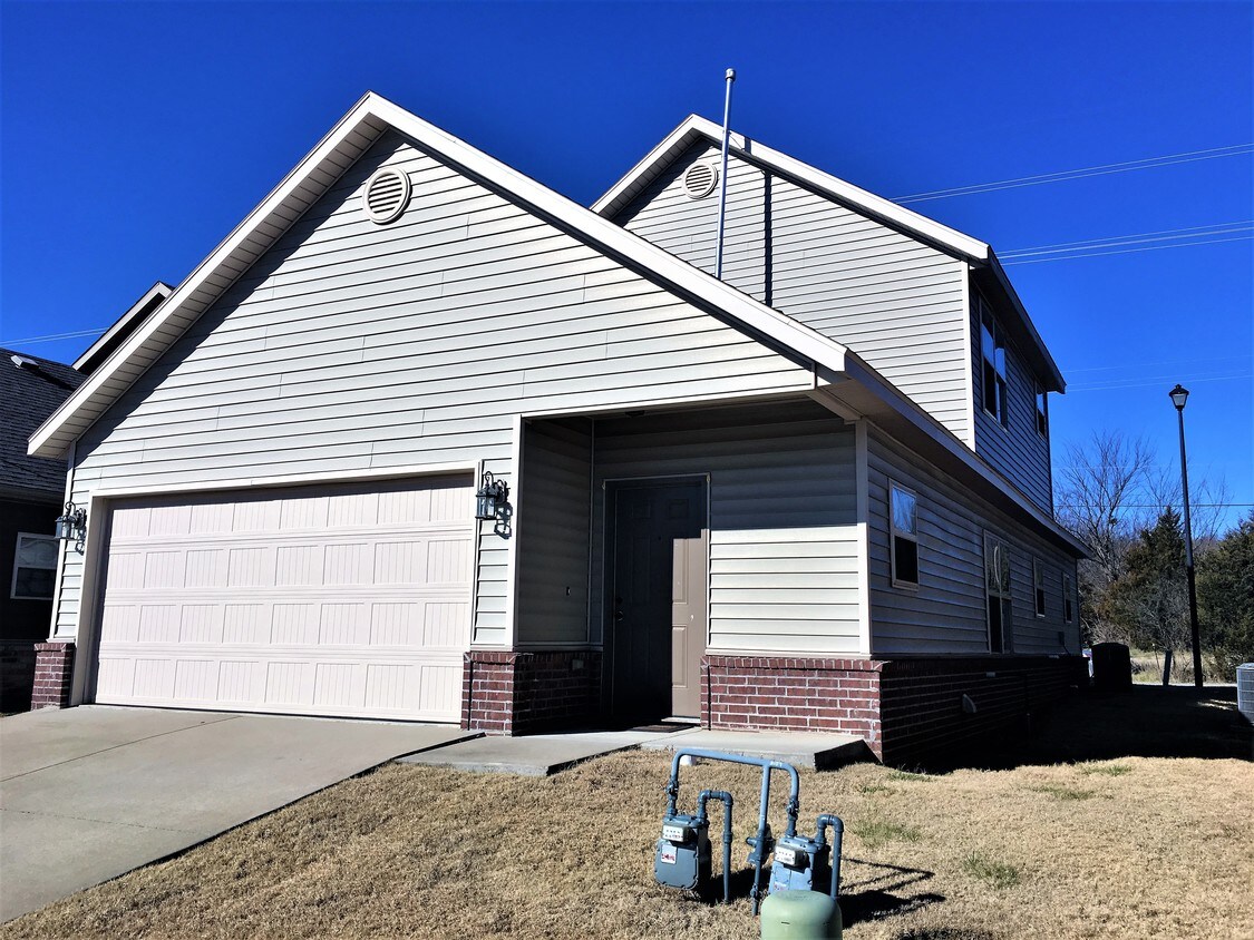 3165 W Old Farmington Rd, Fayetteville, AR 72704 House for Rent in