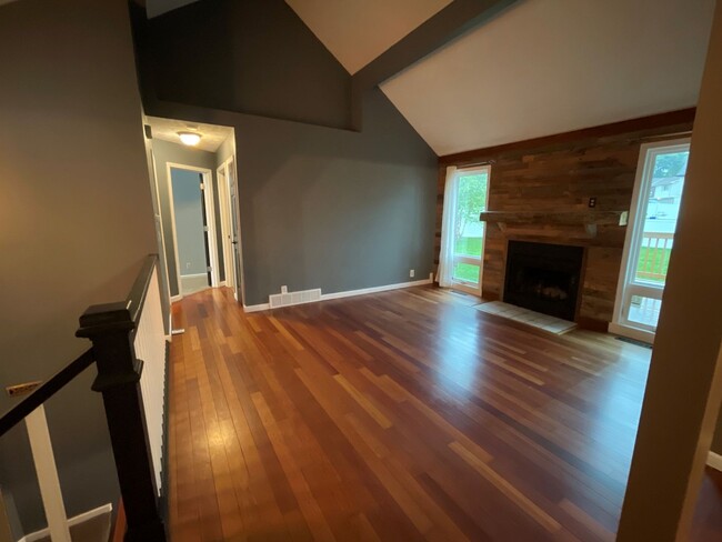 Building Photo - Beautiful Home For Rent on Cul-de-Sac with...