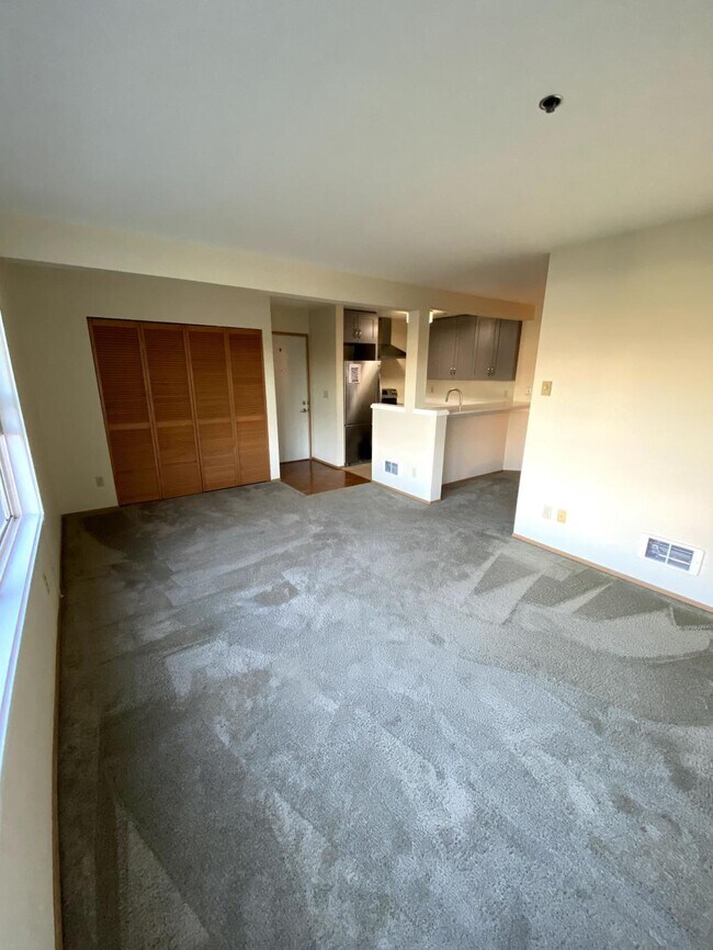 Foto del edificio - 3429 Burke Ave N #35 - 1 bedroom