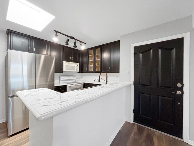 Building Photo - Charming 1BD/1BA Condo in Allied Gardens W...
