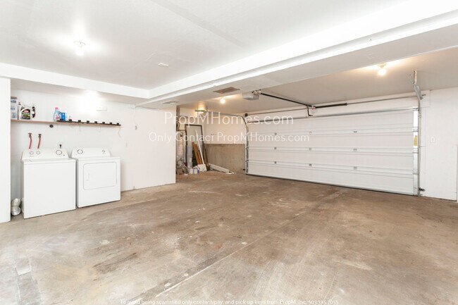 Foto del edificio - Stunning Five-Bedroom Rental in Milwaukie,...