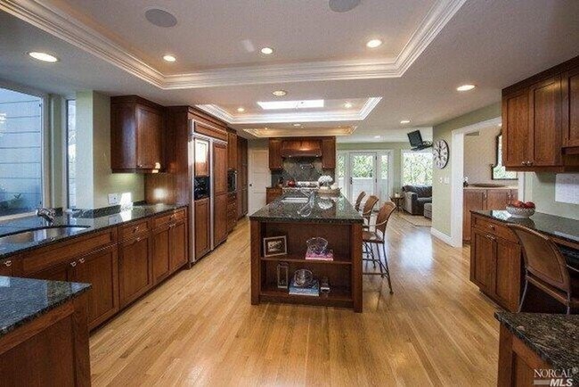 Foto del edificio - Stunning 5 Bedroom Home In Kentfield/Green...