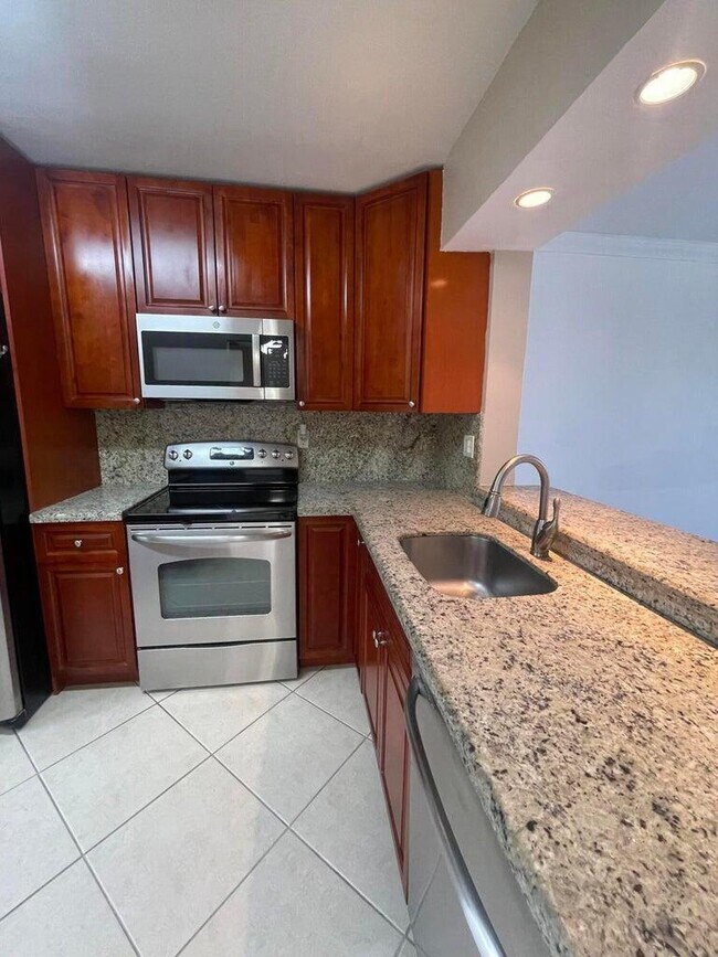 Foto del edificio - 2900 NW 42nd Ave