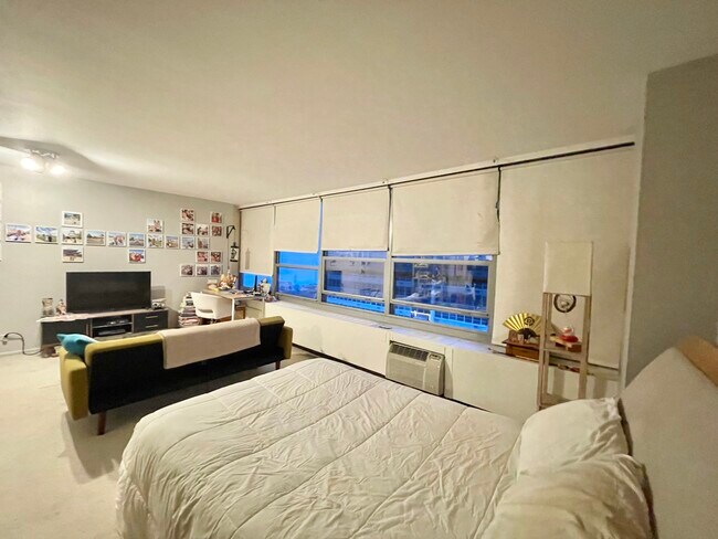 Foto del edificio - 3550 N Lake Shore Dr