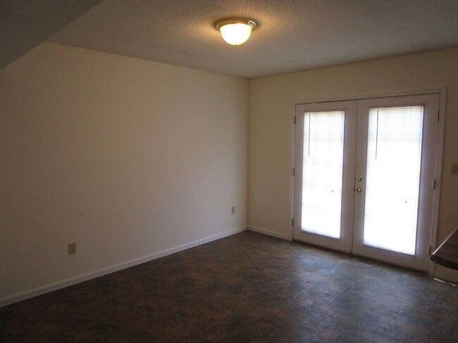 Building Photo - 4406-4408-4408 Cheryl Ct