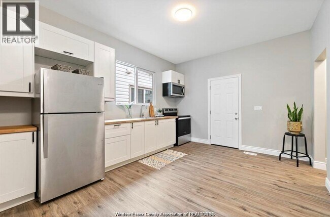 Building Photo - 746 Dougall Ave