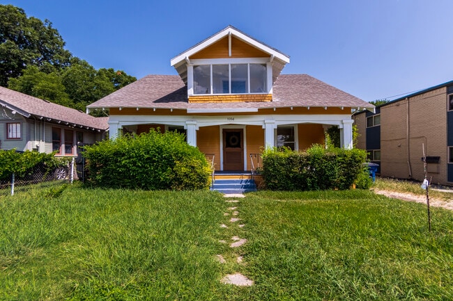 Building Photo - 5336 Junius St