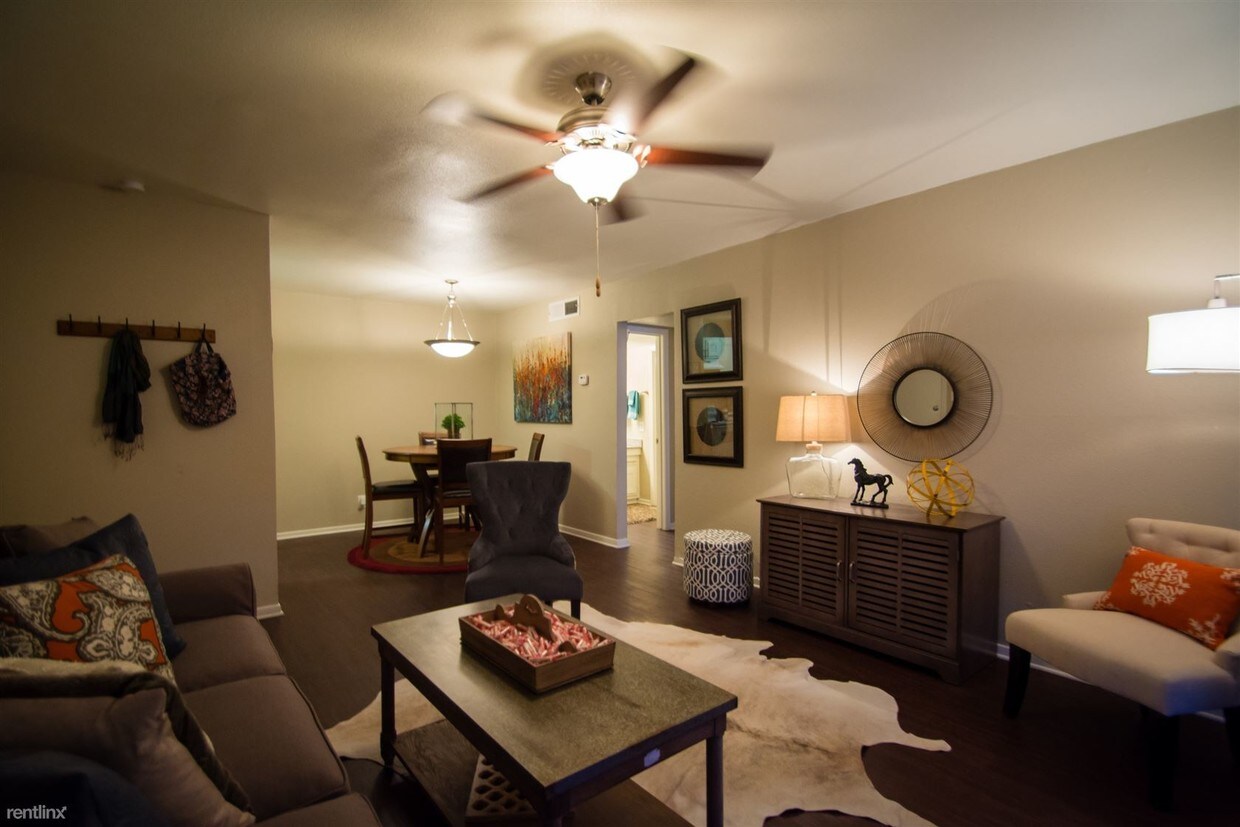Foto principal - 1911 Willow Creek Dr