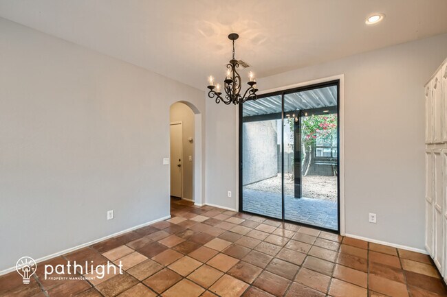 Foto del edificio - 2414 West Sleepy Ranch Road