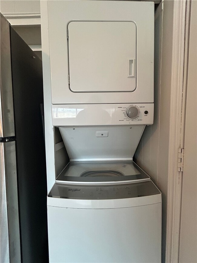 Building Photo - 969 W Holly St