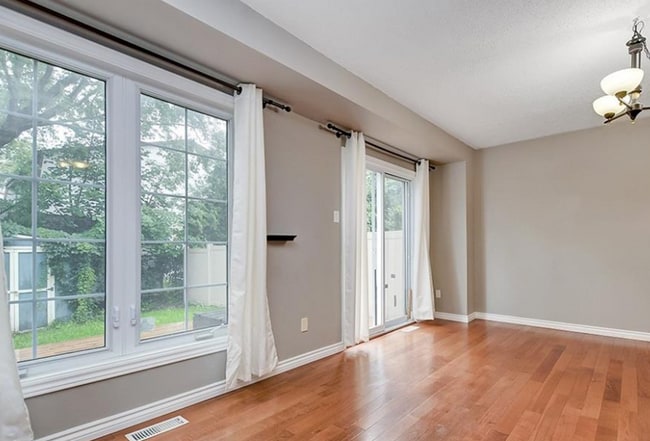 Building Photo - 571 Seyton Dr