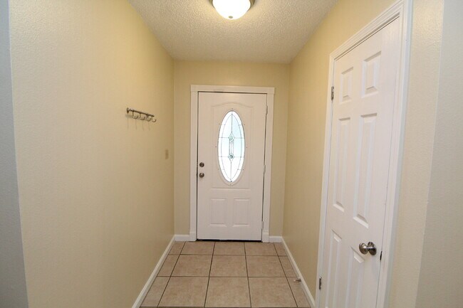 Foto del edificio - Bay Meadows 3BR Home Near NAS Pensacola with Granite Kitchen & Fenced Backyard