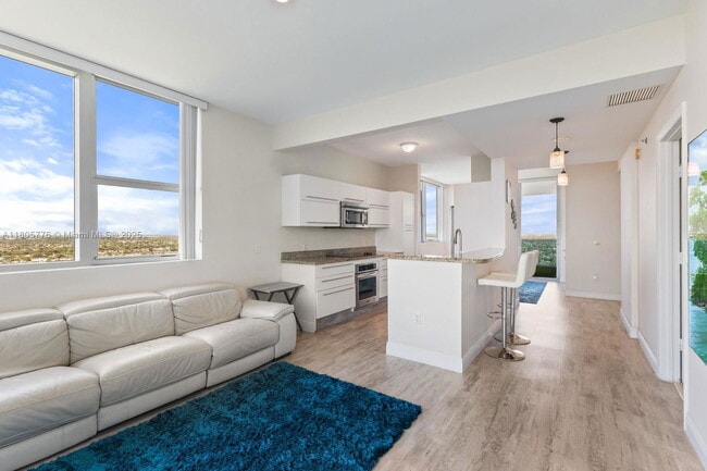 Building Photo - 2641 N Flamingo Rd