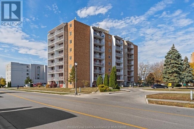 Building Photo - 120 Pickering Dr