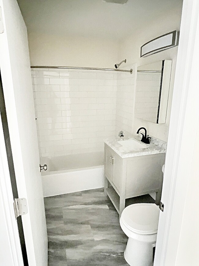 Foto del edificio - 1027 Commonwealth Avenue