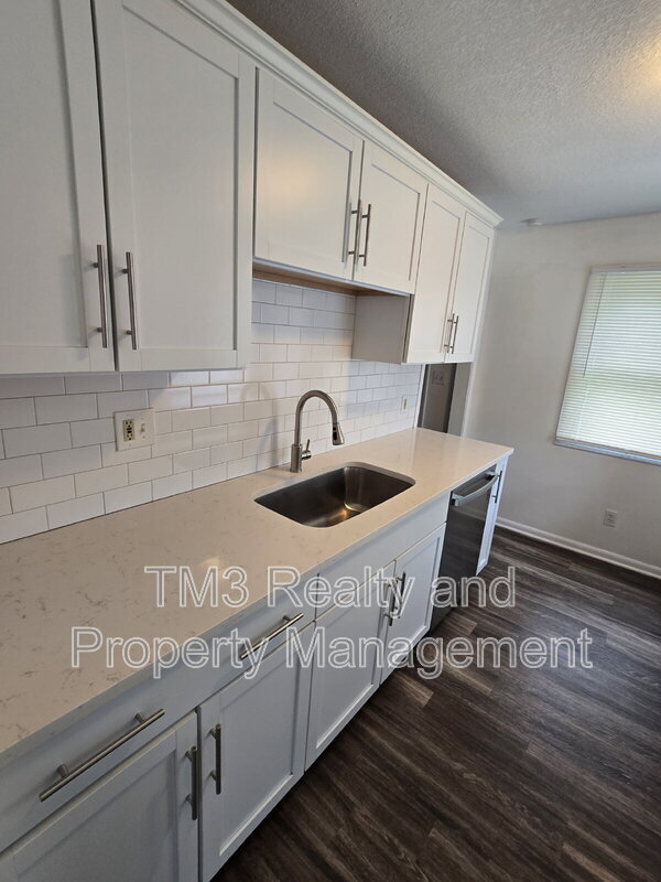 Foto del edificio - 811 W Sheridan St
