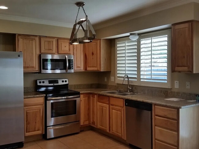 Photo - 303 W Scott Ave House