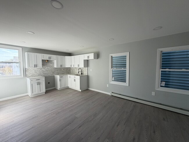 Building Photo - 17 E 15th St