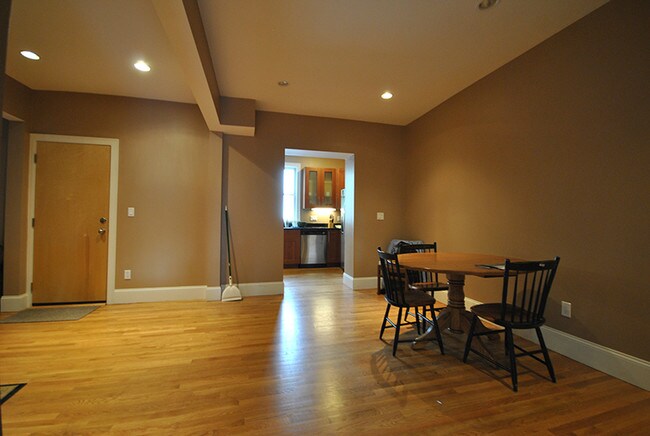 Foto del edificio - 1592 Beacon St