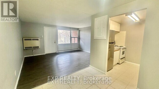 Photo du bâtiment - 1200-1200 Courtland Ave E