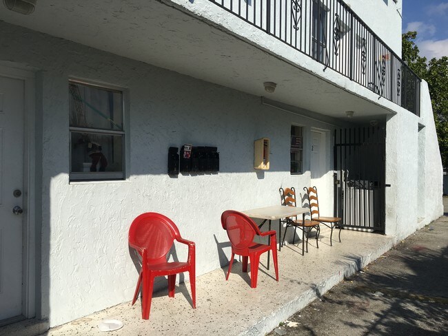 Foto del edificio - 817 NW 2nd St