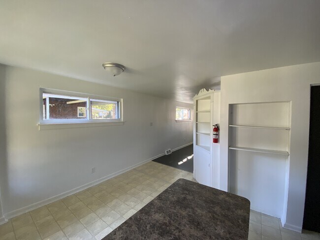 Building Photo - 1506 Sycamore St