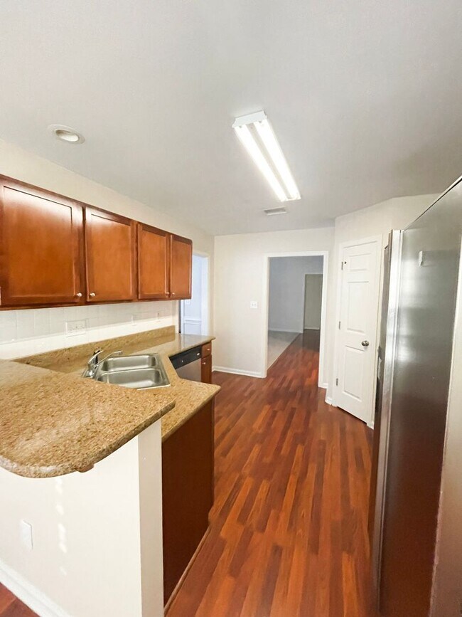 Foto del edificio - 3 Bedroom 2 Bathroom with a Bonus! No Pets