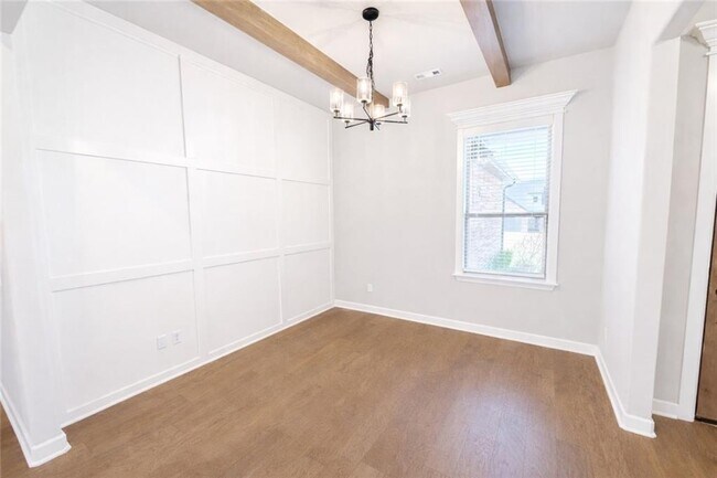 Building Photo - 460 Casella St