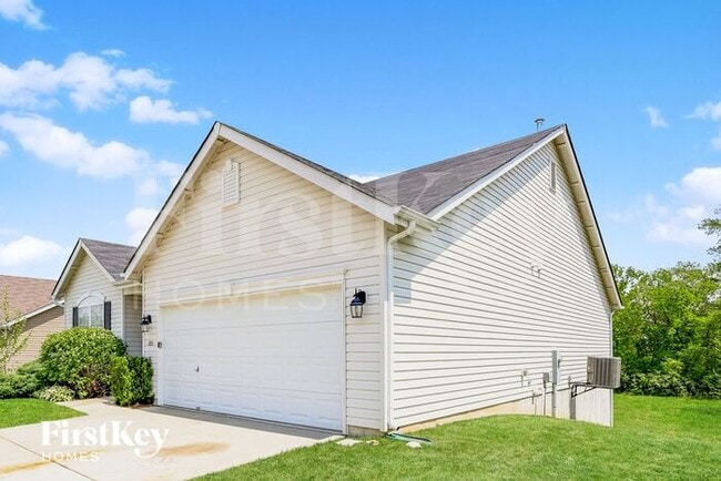 Building Photo - 293 Sonnet Cir